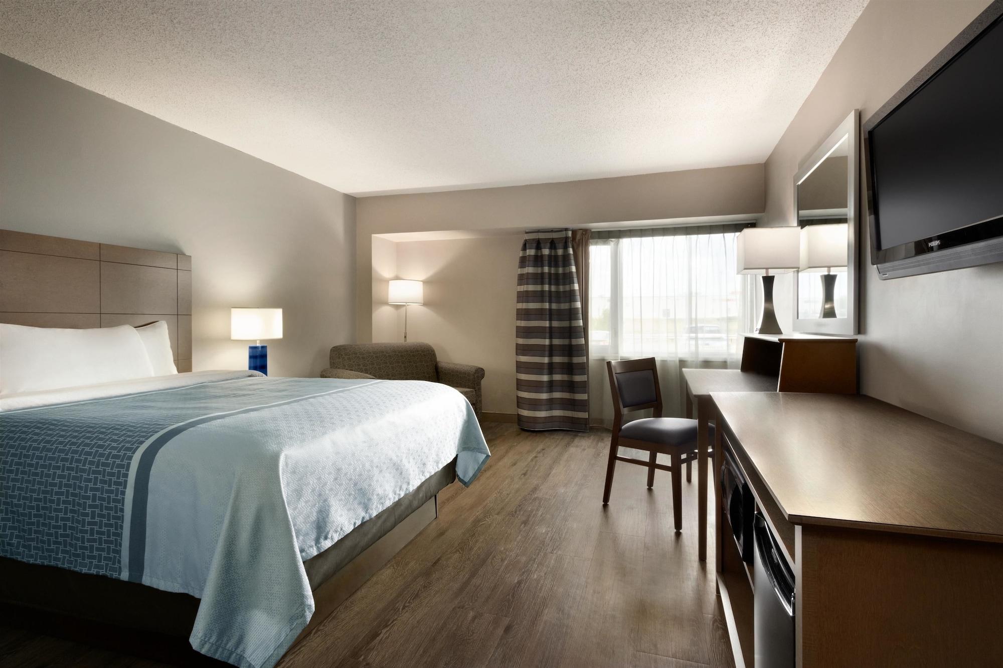 Travelodge Hotel By Wyndham Saskatoon Exterior photo