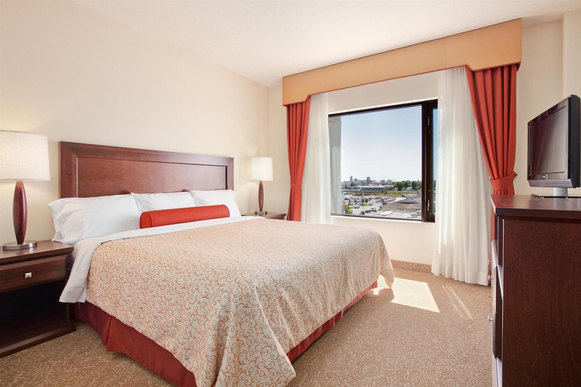 Travelodge Hotel By Wyndham Saskatoon Exterior photo