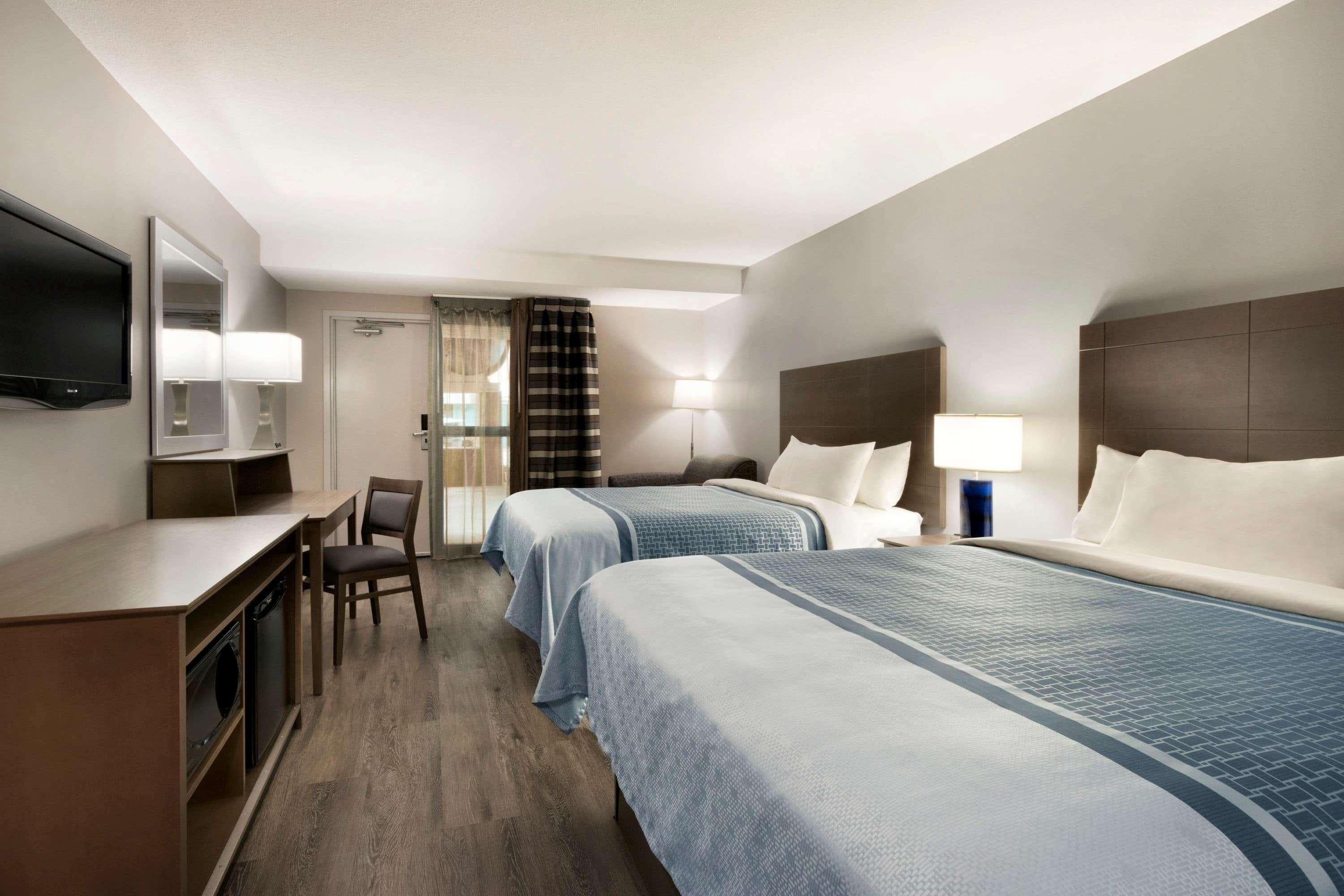 Travelodge Hotel By Wyndham Saskatoon Exterior photo
