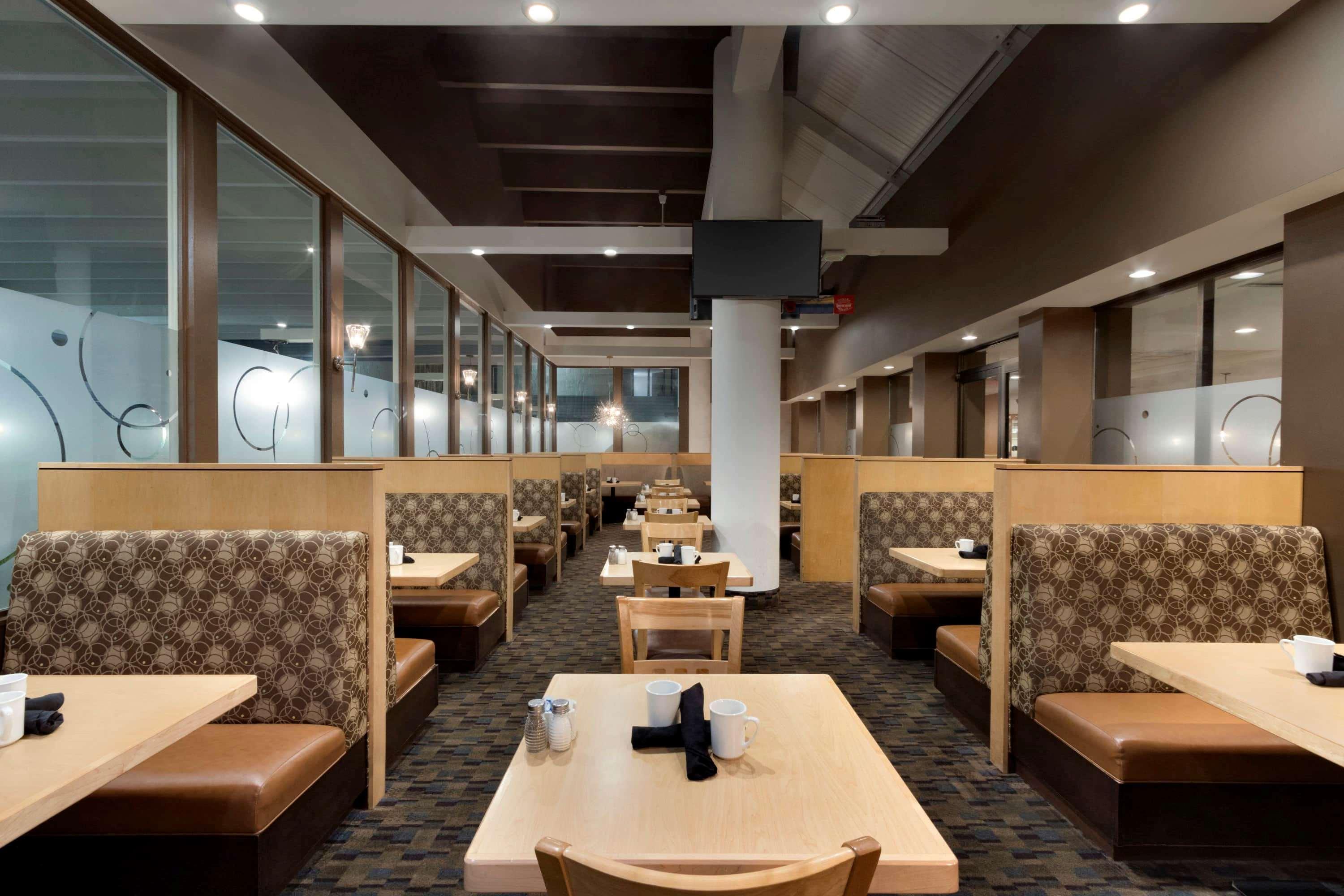 Travelodge Hotel By Wyndham Saskatoon Exterior photo