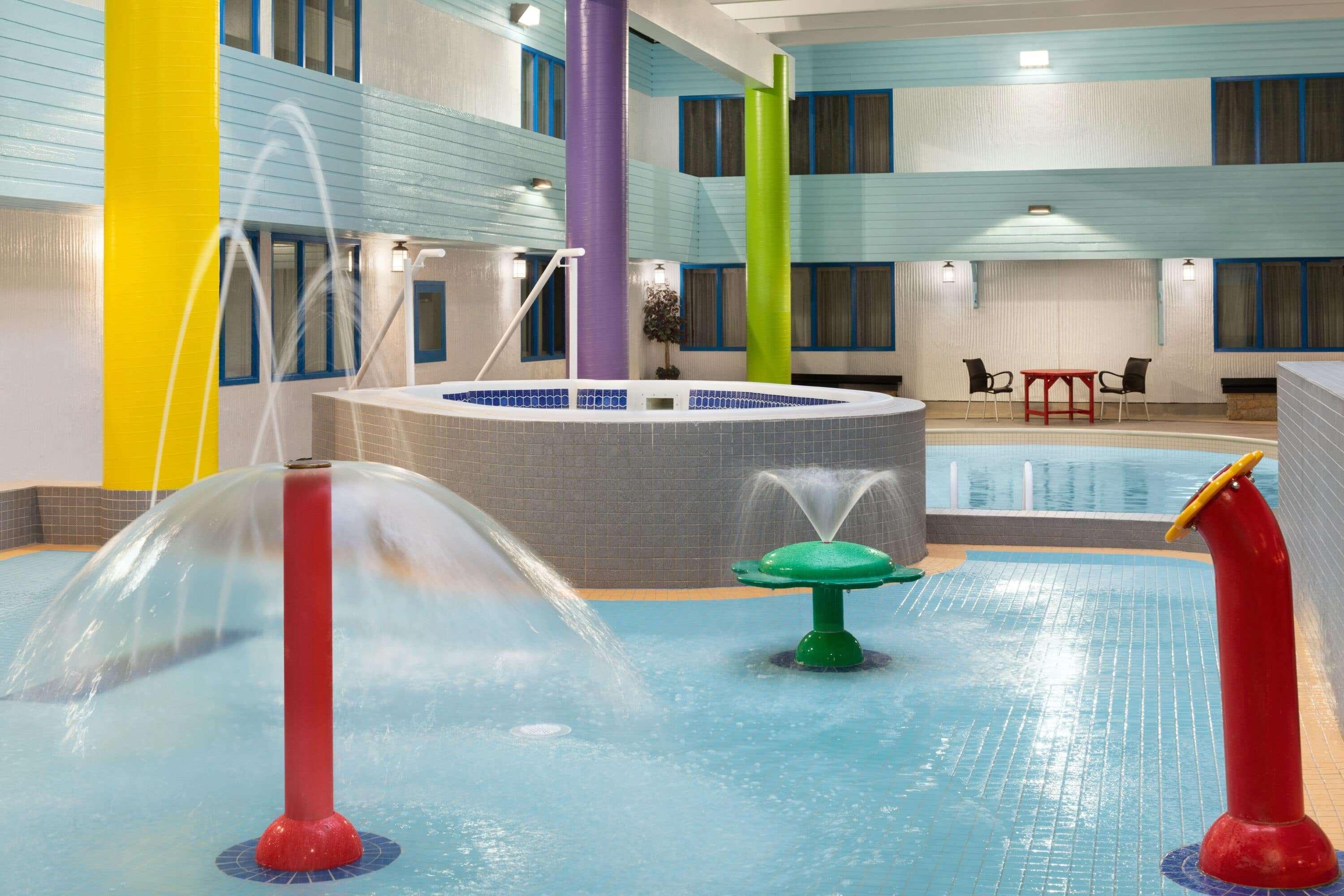 Travelodge Hotel By Wyndham Saskatoon Exterior photo