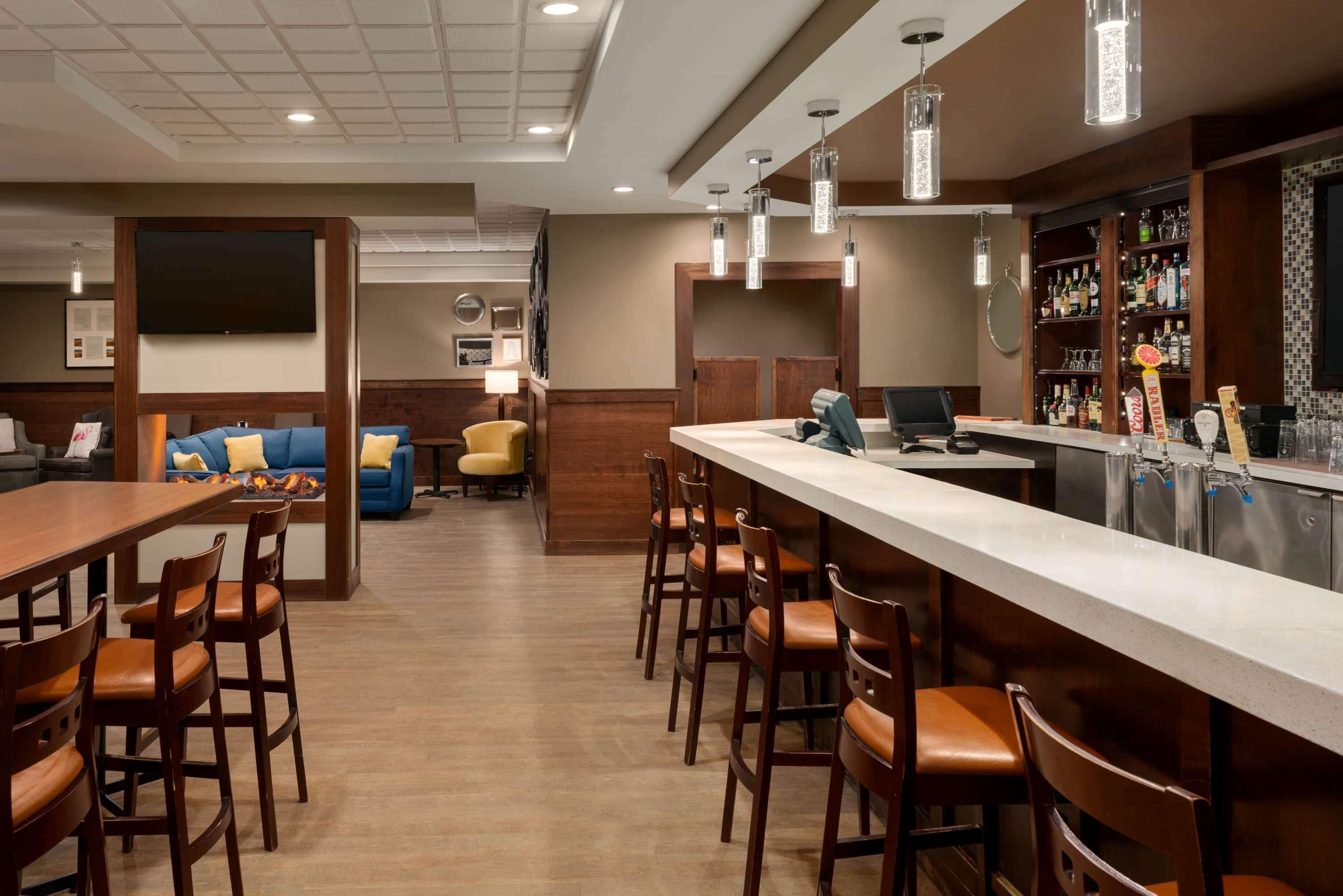 Travelodge Hotel By Wyndham Saskatoon Exterior photo