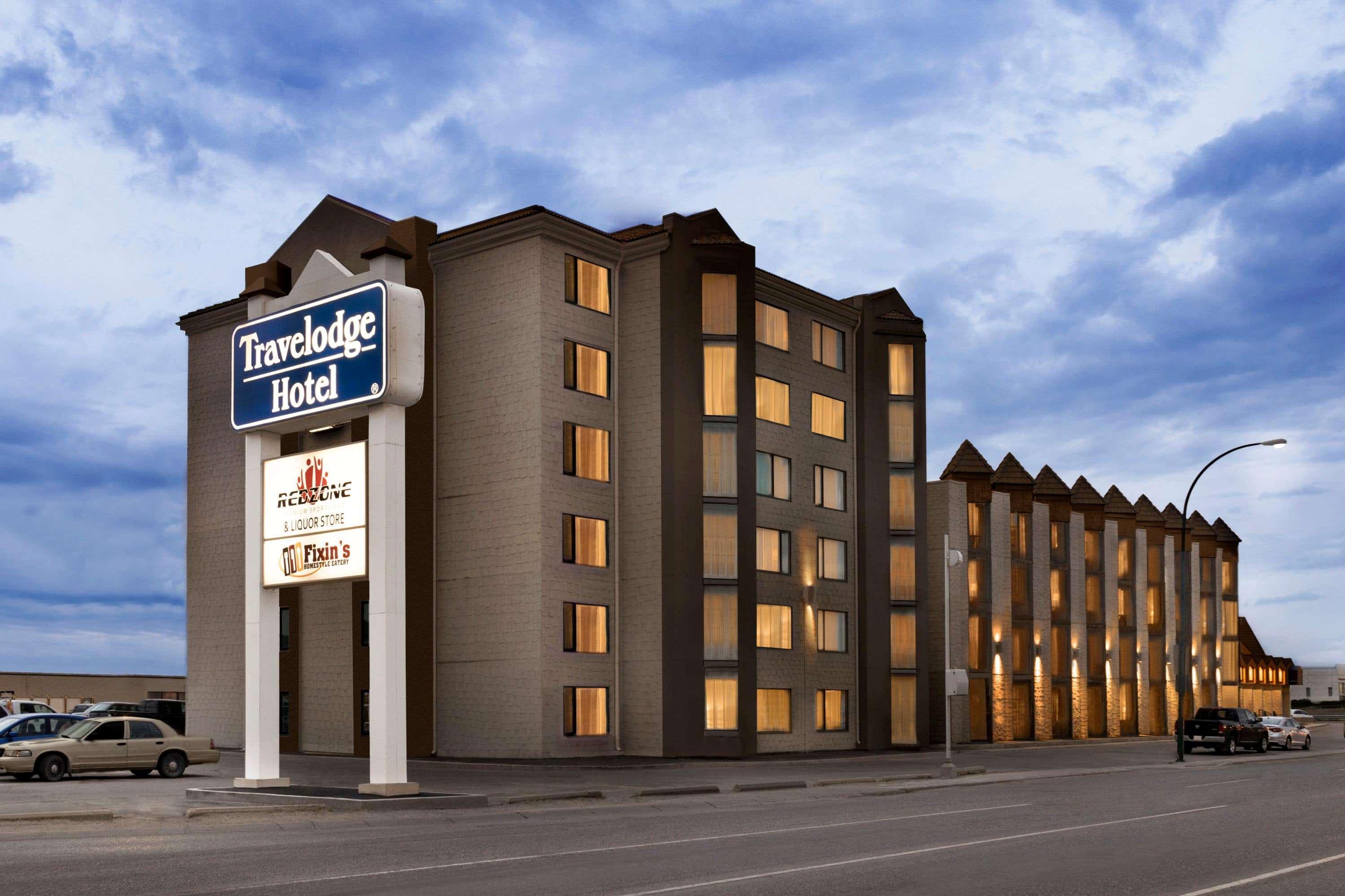 Travelodge Hotel By Wyndham Saskatoon Exterior photo
