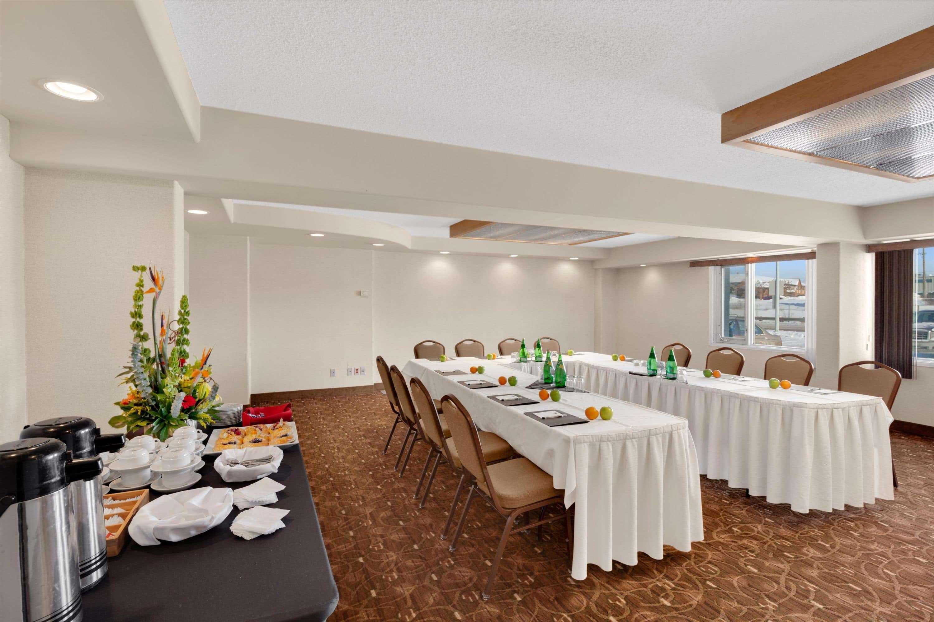 Travelodge Hotel By Wyndham Saskatoon Exterior photo