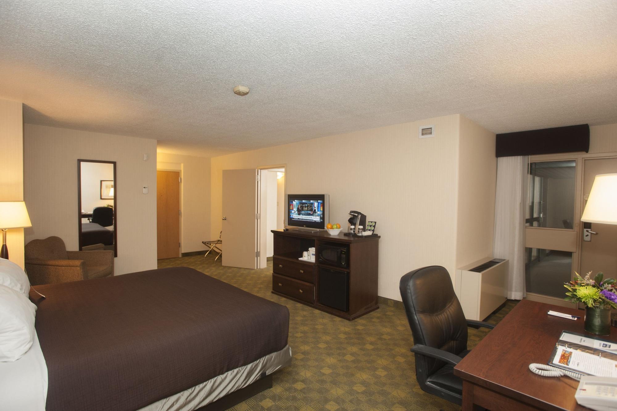 Travelodge Hotel By Wyndham Saskatoon Exterior photo