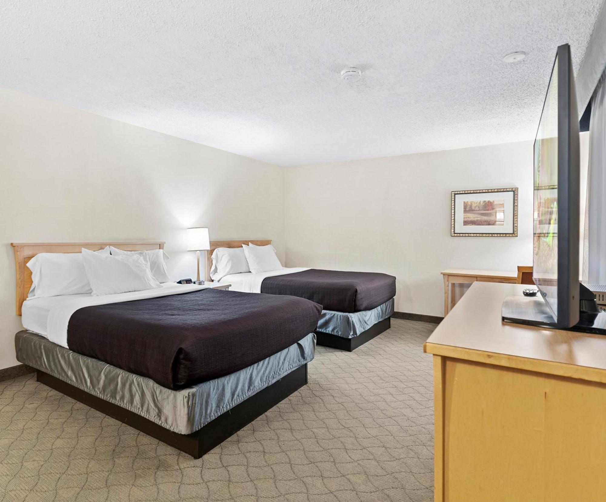 Travelodge Hotel By Wyndham Saskatoon Exterior photo