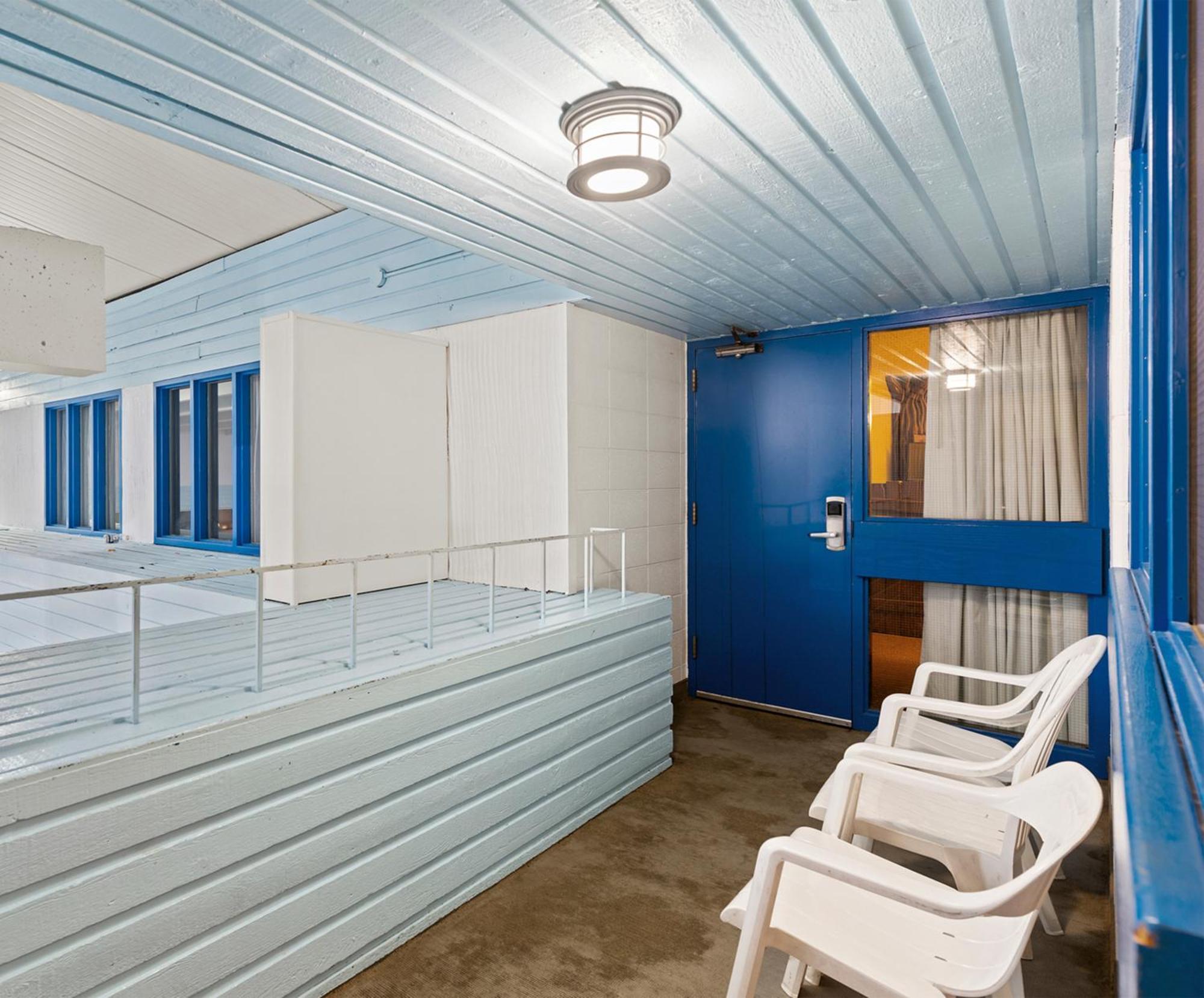 Travelodge Hotel By Wyndham Saskatoon Exterior photo