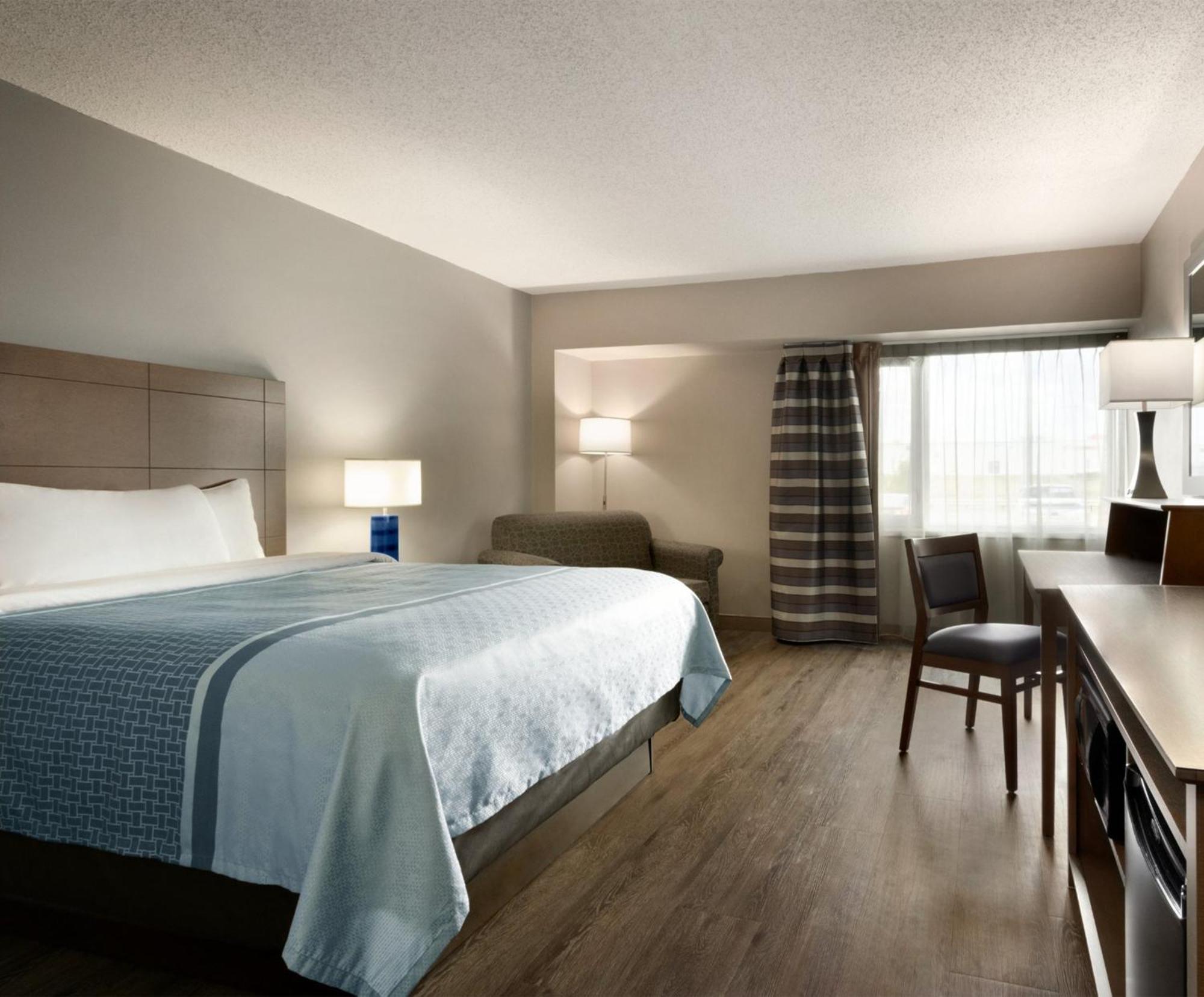 Travelodge Hotel By Wyndham Saskatoon Exterior photo