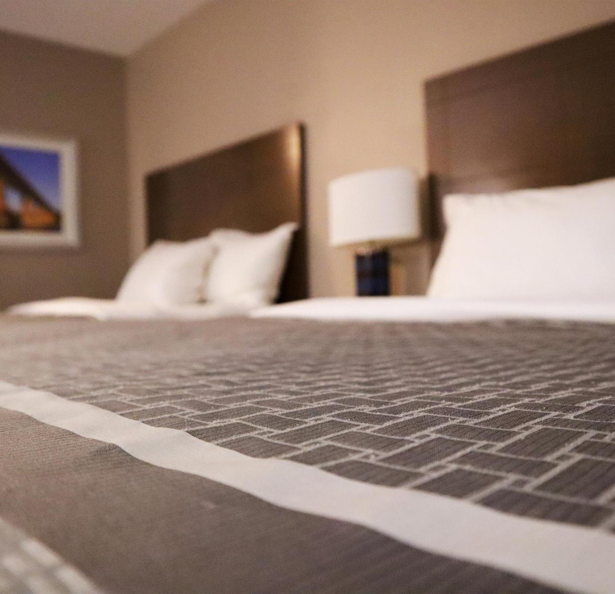 Travelodge Hotel By Wyndham Saskatoon Exterior photo