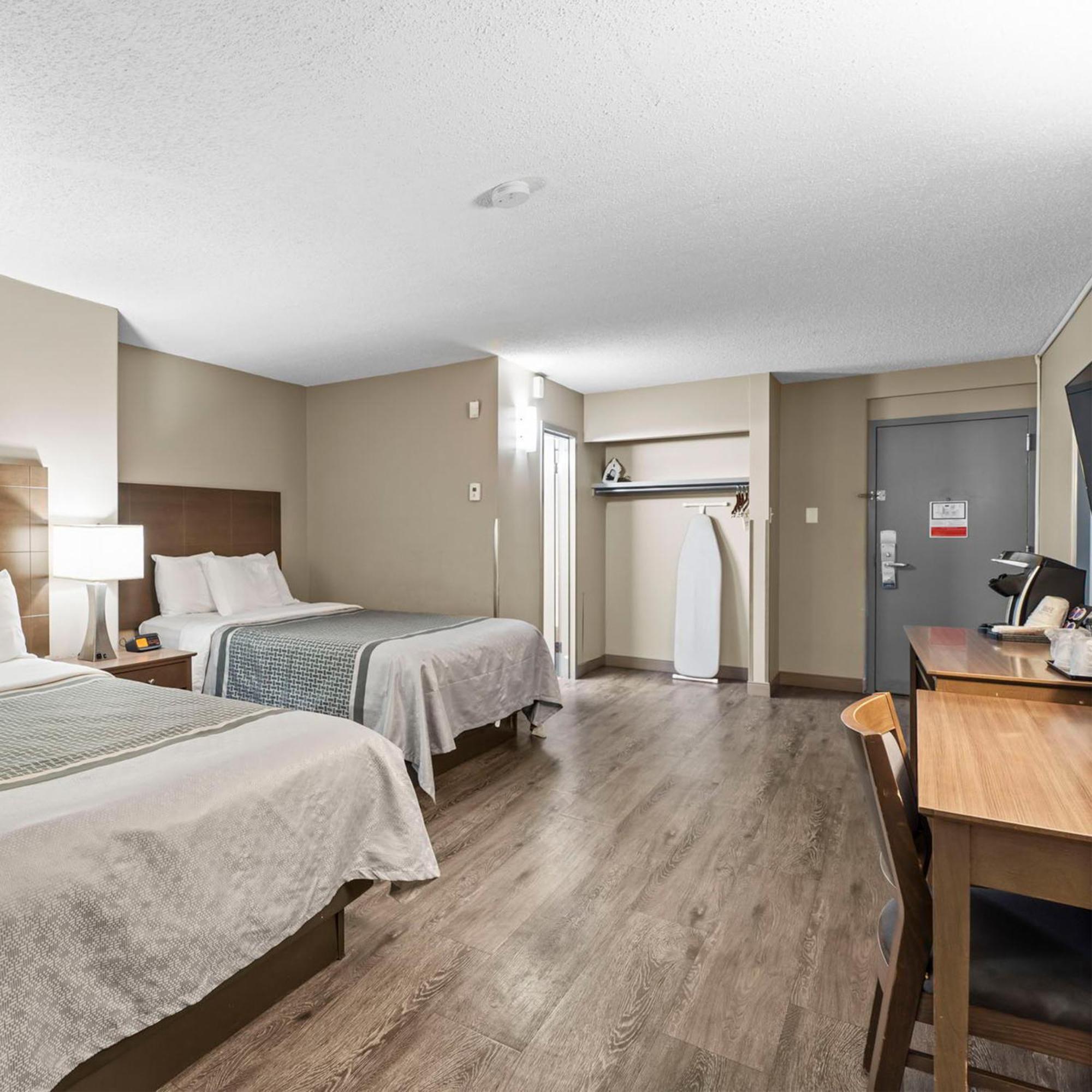 Travelodge Hotel By Wyndham Saskatoon Exterior photo