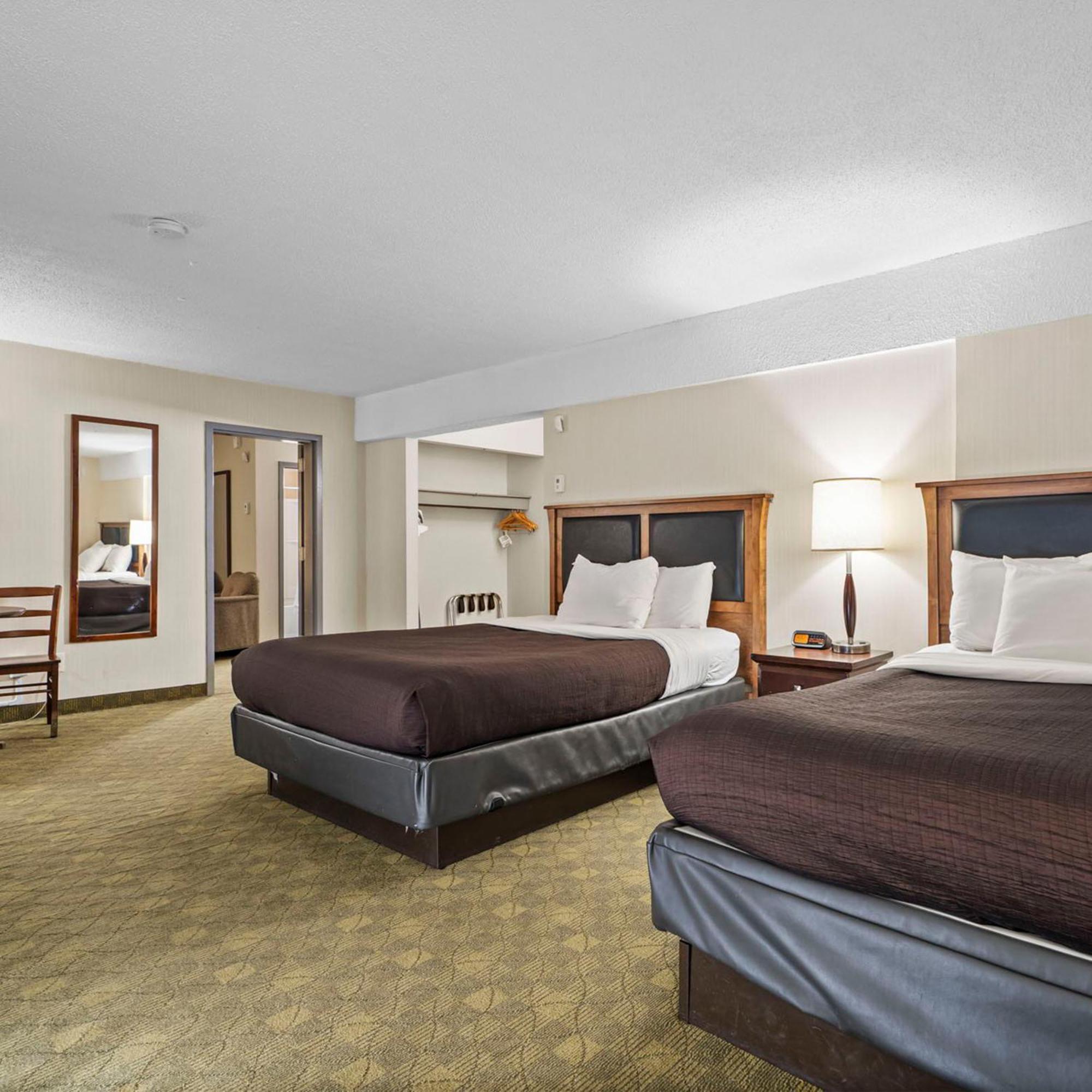Travelodge Hotel By Wyndham Saskatoon Exterior photo