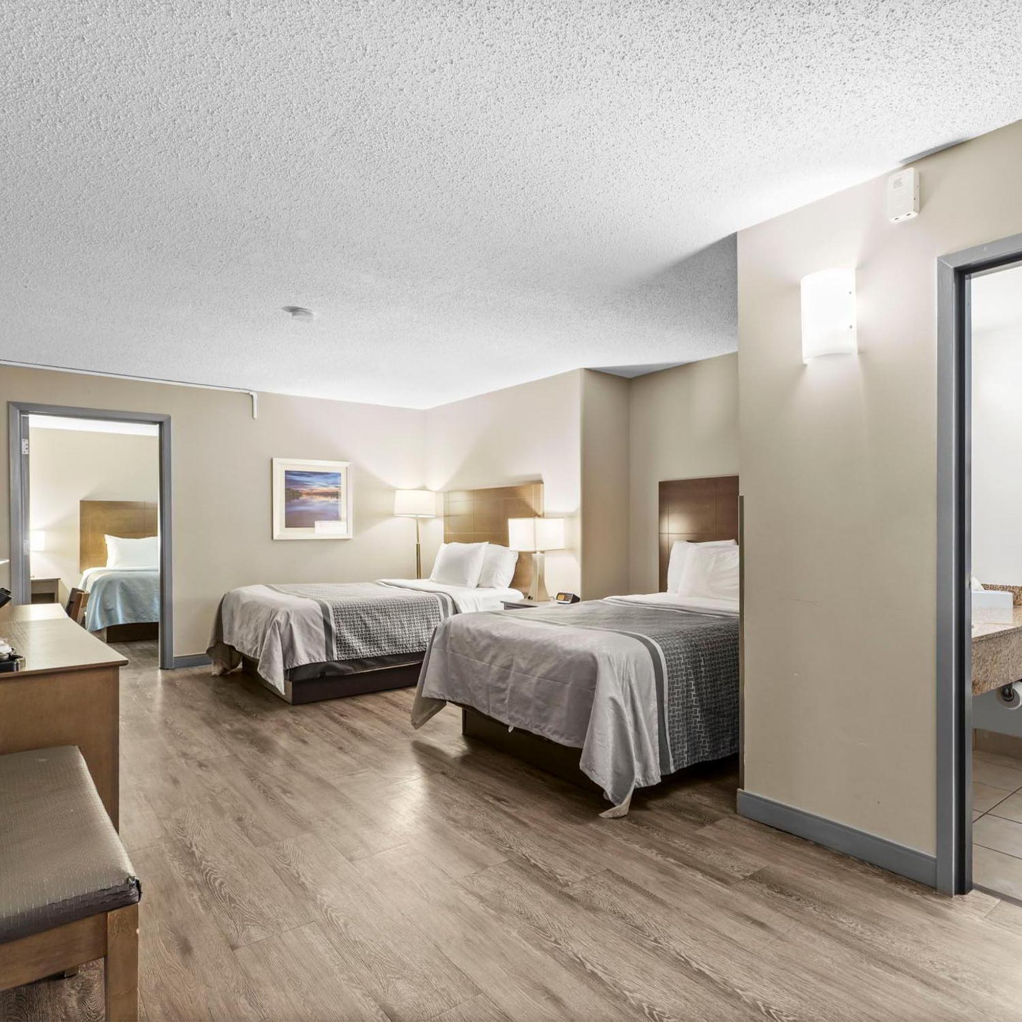 Travelodge Hotel By Wyndham Saskatoon Exterior photo