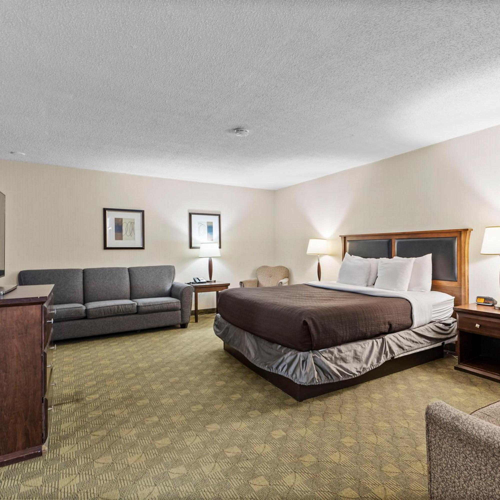 Travelodge Hotel By Wyndham Saskatoon Exterior photo