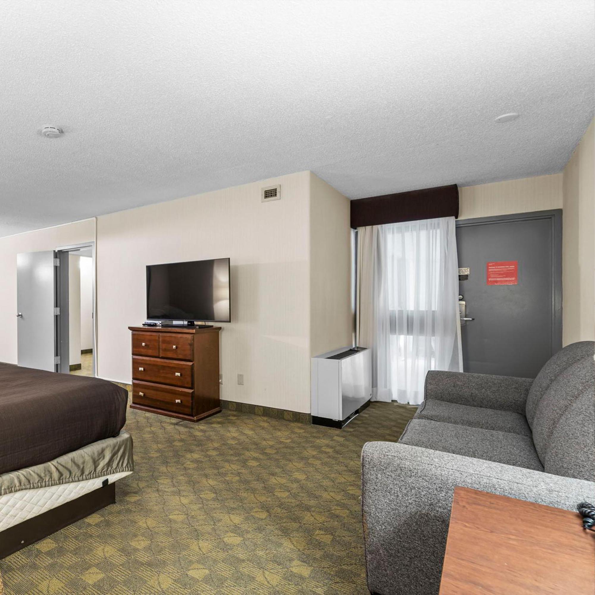 Travelodge Hotel By Wyndham Saskatoon Exterior photo