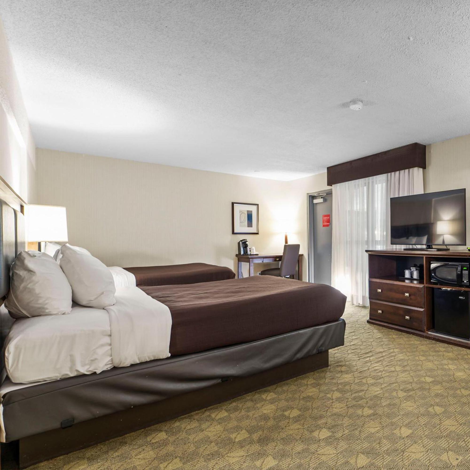 Travelodge Hotel By Wyndham Saskatoon Exterior photo