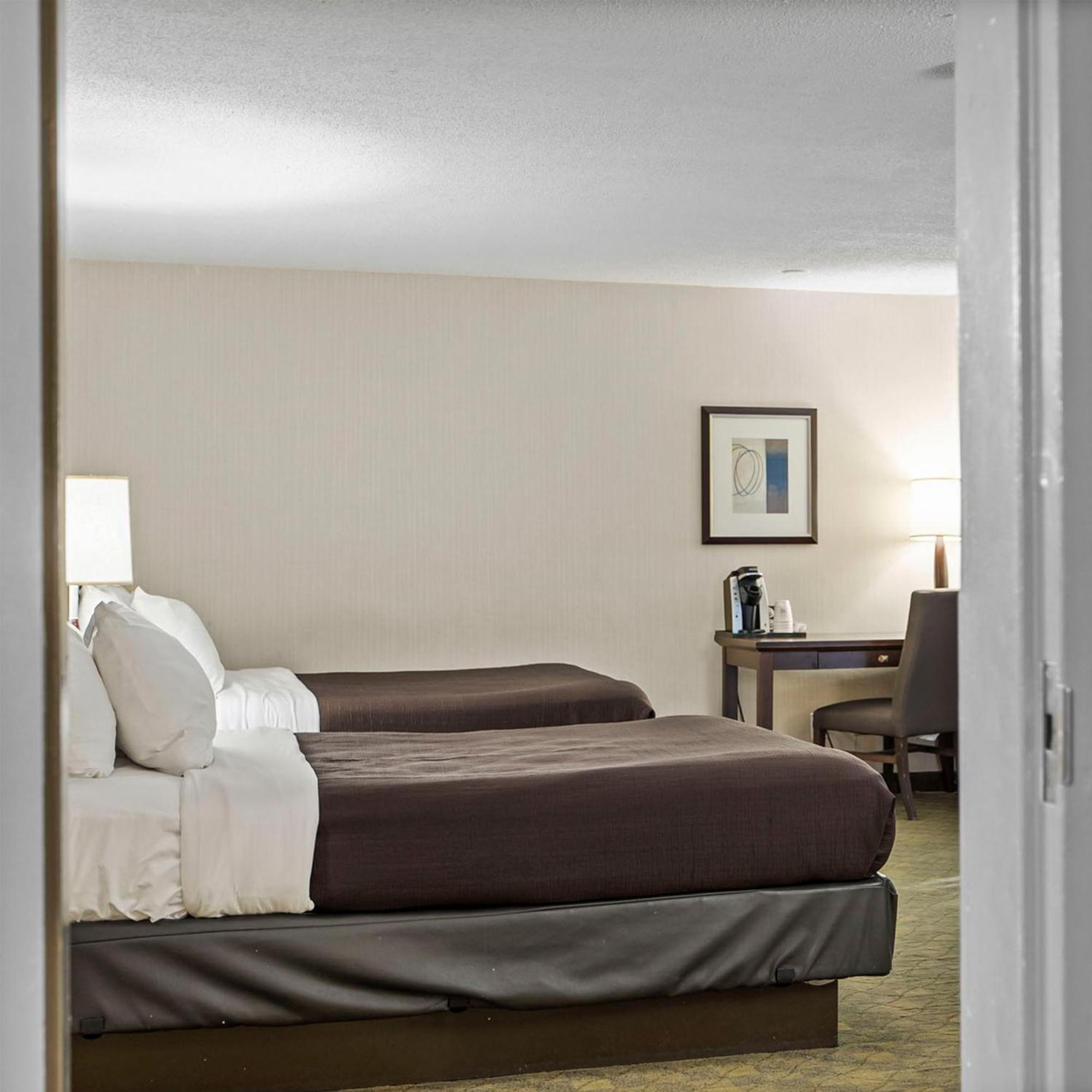 Travelodge Hotel By Wyndham Saskatoon Exterior photo
